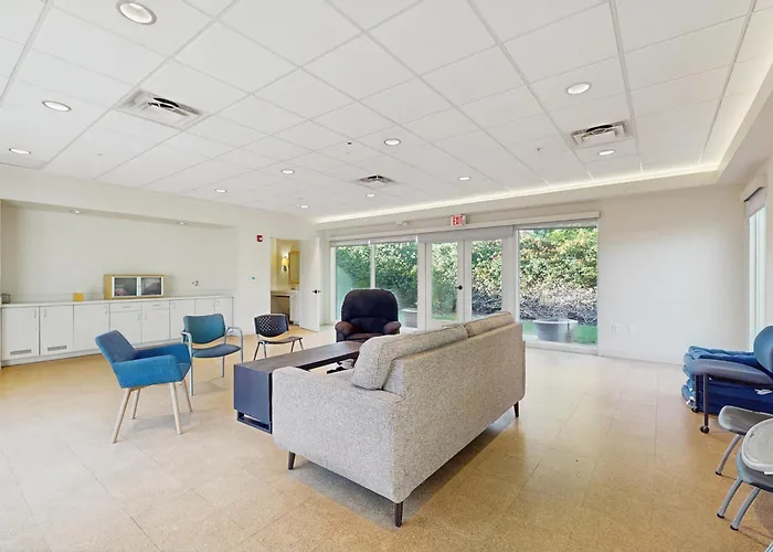 Poolside Oasis! Group Sanctuary W/ Patio