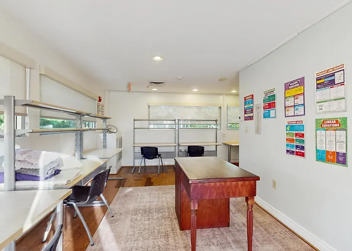 Poolside Oasis! Group Sanctuary W/ Patio Holiday home Phoenix
