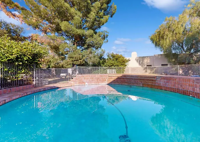 Poolside Oasis! Group Sanctuary W/ Patio Phoenix