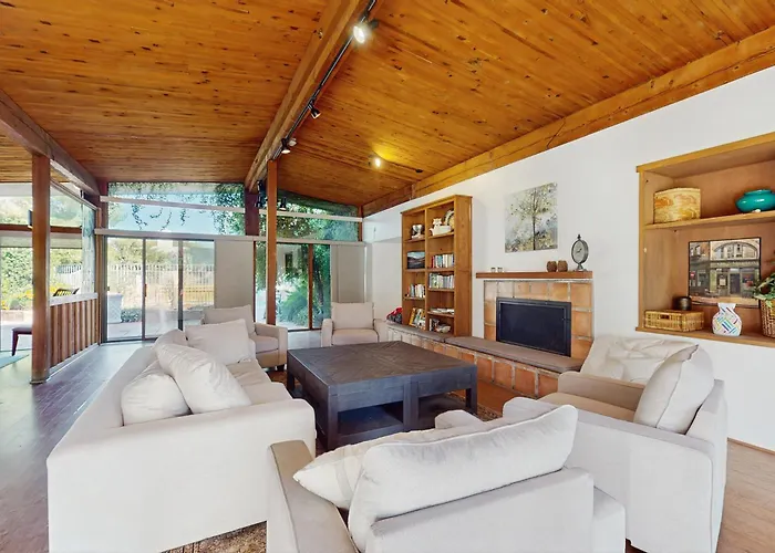Holiday home Poolside Oasis! Group Sanctuary W/ Patio *