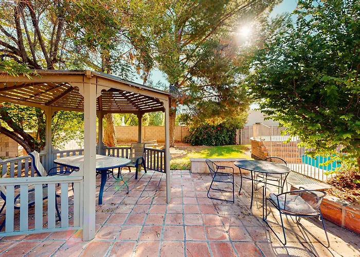 Holiday home Poolside Oasis! Group Sanctuary W/ Patio Phoenix
