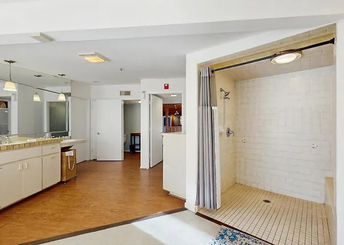 Holiday home Poolside Oasis! Group Sanctuary W/ Patio