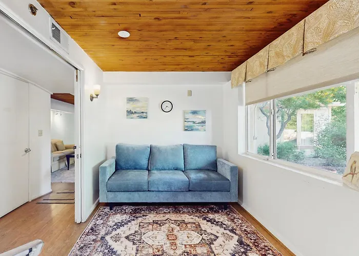Poolside Oasis! Group Sanctuary W/ Patio Holiday home Phoenix