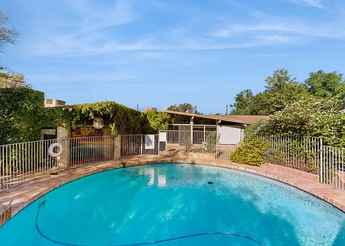 Holiday home Poolside Oasis! Group Sanctuary W/ Patio