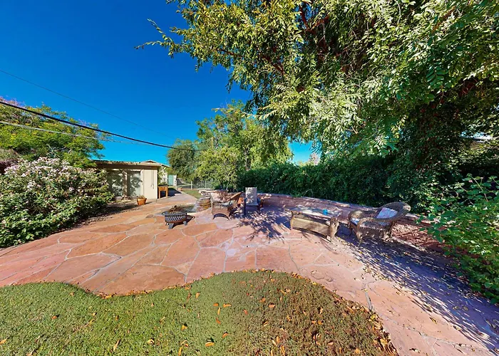 Poolside Oasis! Group Sanctuary W/ Patio *