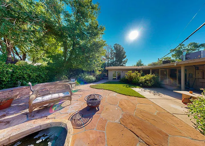 Poolside Oasis! Group Sanctuary W/ Patio Holiday home Phoenix