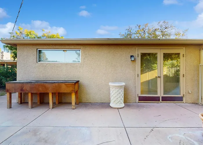 Poolside Oasis! Group Sanctuary W/ Patio Phoenix